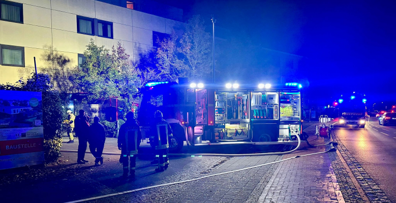 Brinkum: Rauchmelder wecken Bewohner - Feuer in ehemaligen Hotelbetrieb 